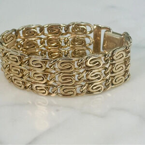 Elegant Gold Bracelet for Women